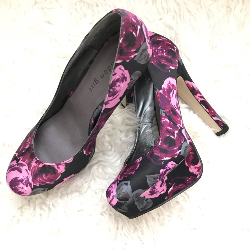 NEVER WORN Madden Girl floral pumps